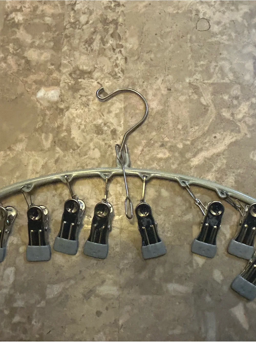 Metal Hanging Clip Rack with 8 Clips - Silver